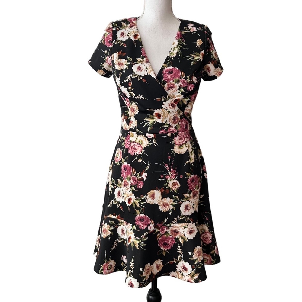 Aqua Ady Floral Printed Ruffle Hem Dress SZ Large Black‎ Pink Moody Floral NEW